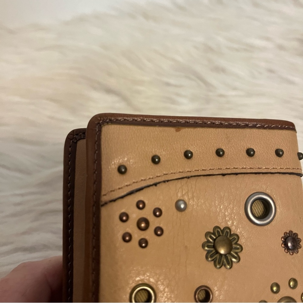 Fossil Beige and Brown Leather Wallet with Floral Studs - Picture 14 of 15